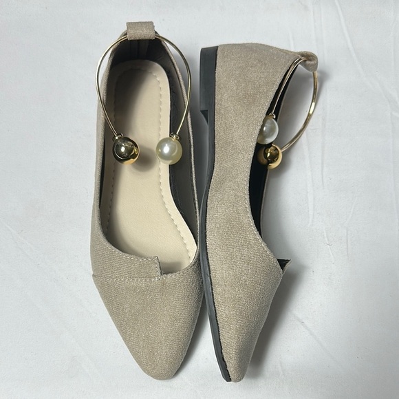 NIB Tan Flats with Pearl Accent Ankle T-Strap Detail Sz 39 - Picture 2 of 7